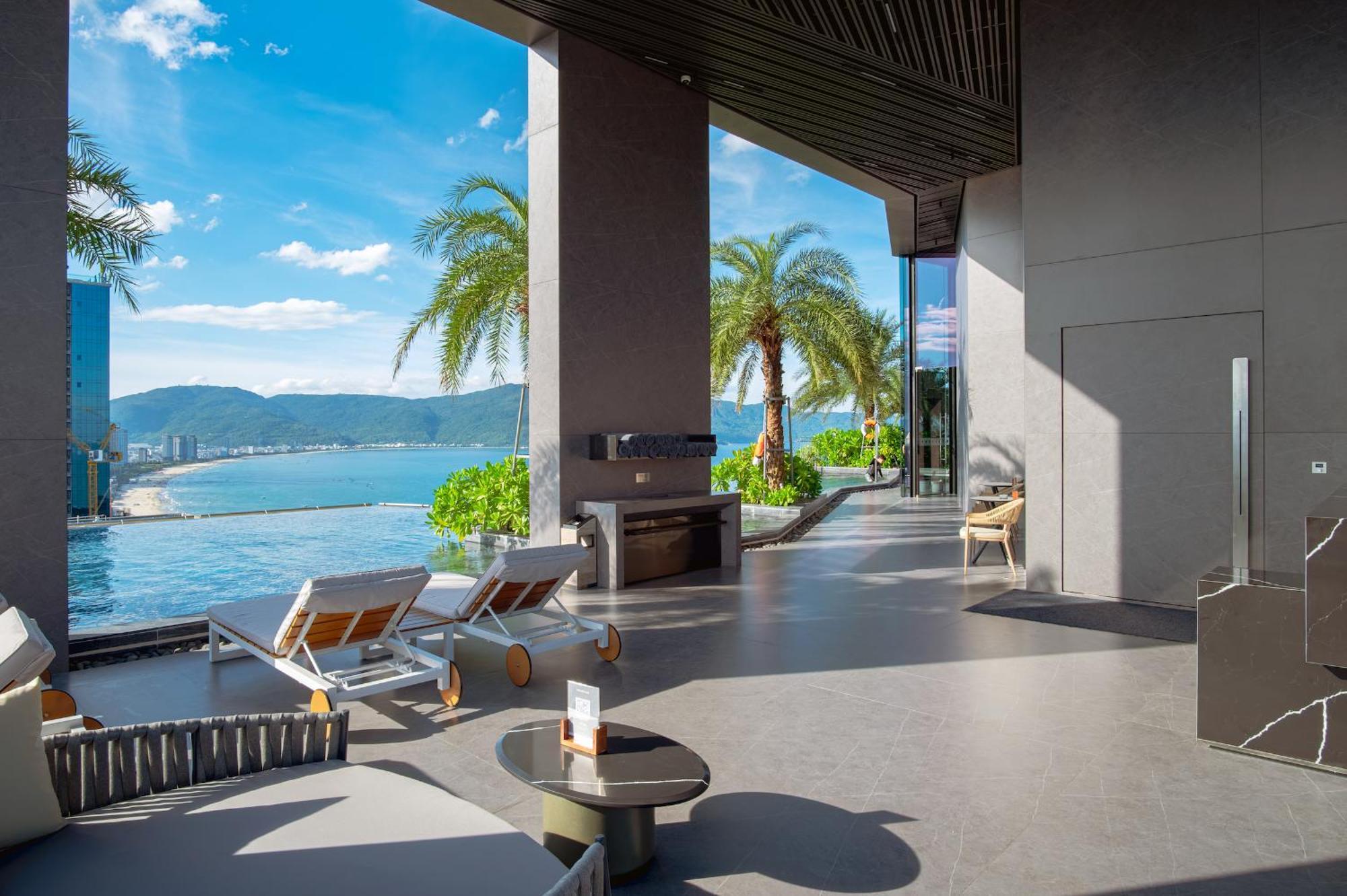 M Hotel Danang Экстерьер фото The pool at the hotel