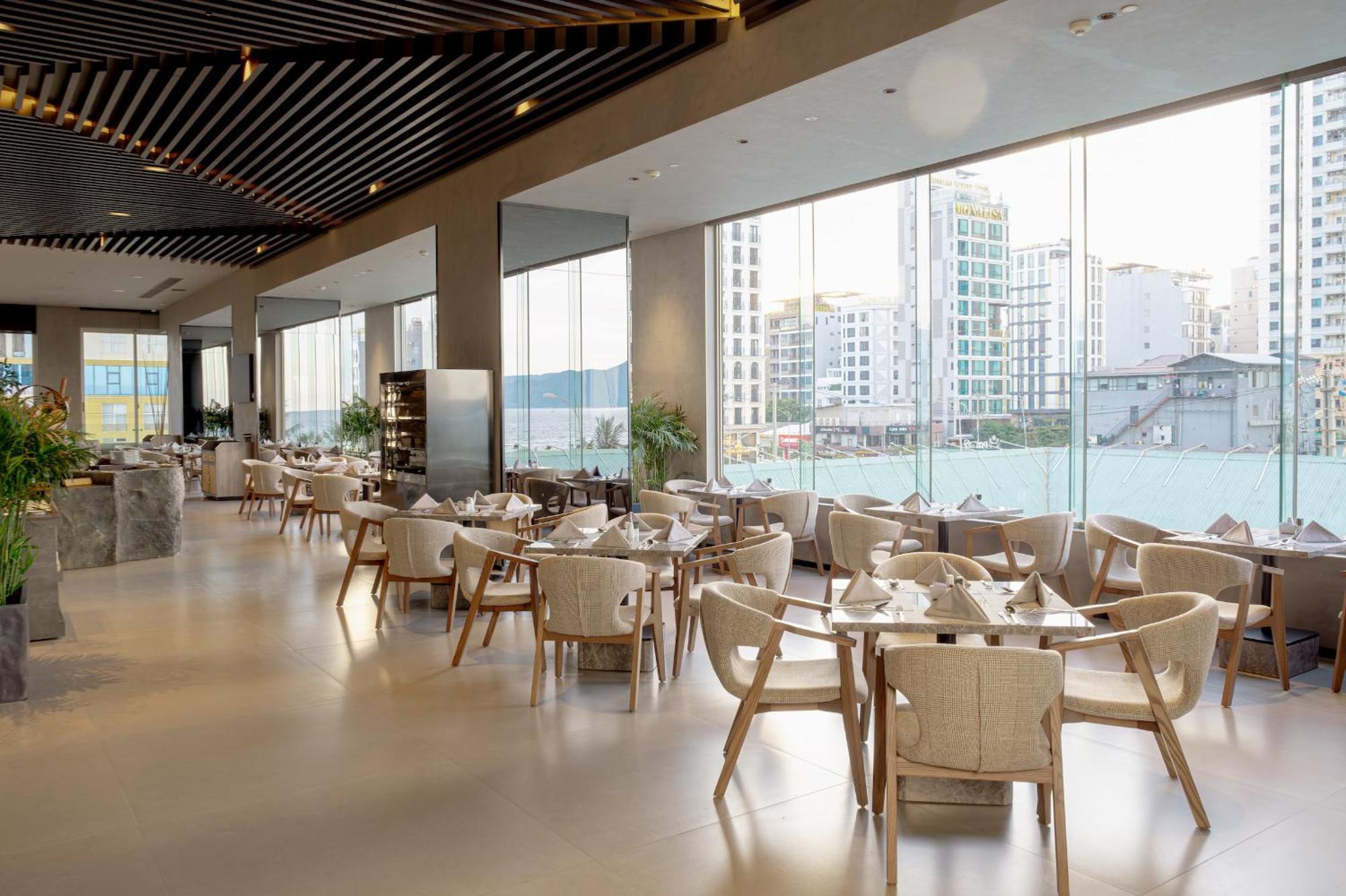 M Hotel Danang Экстерьер фото The restaurant