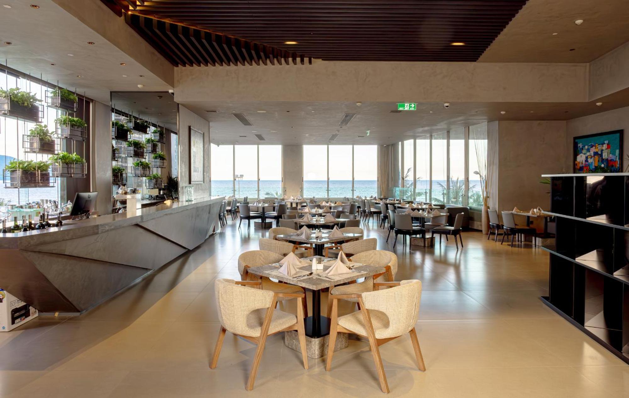 M Hotel Danang Экстерьер фото The restaurant