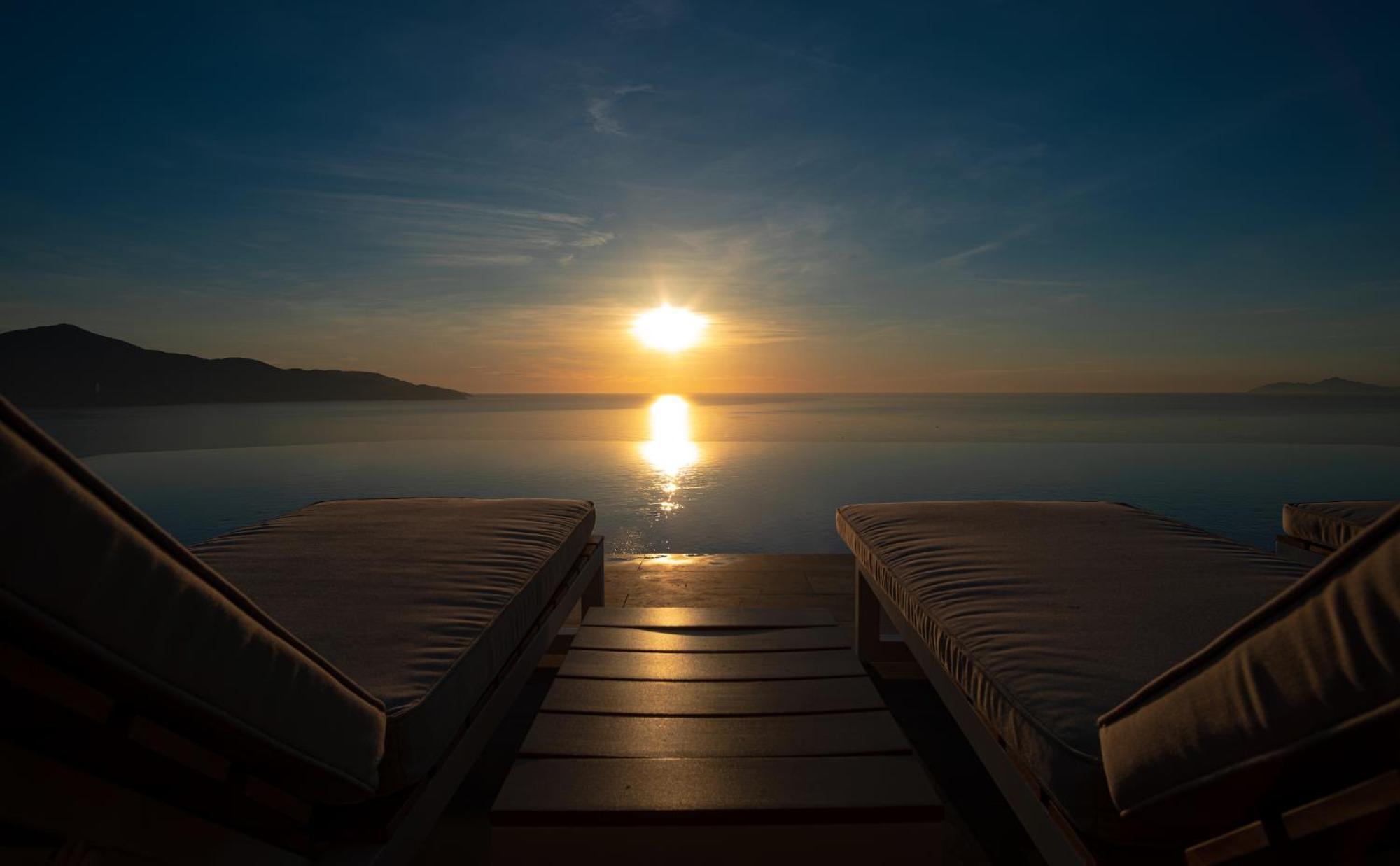 M Hotel Danang Экстерьер фото Sunset at the Dead Sea