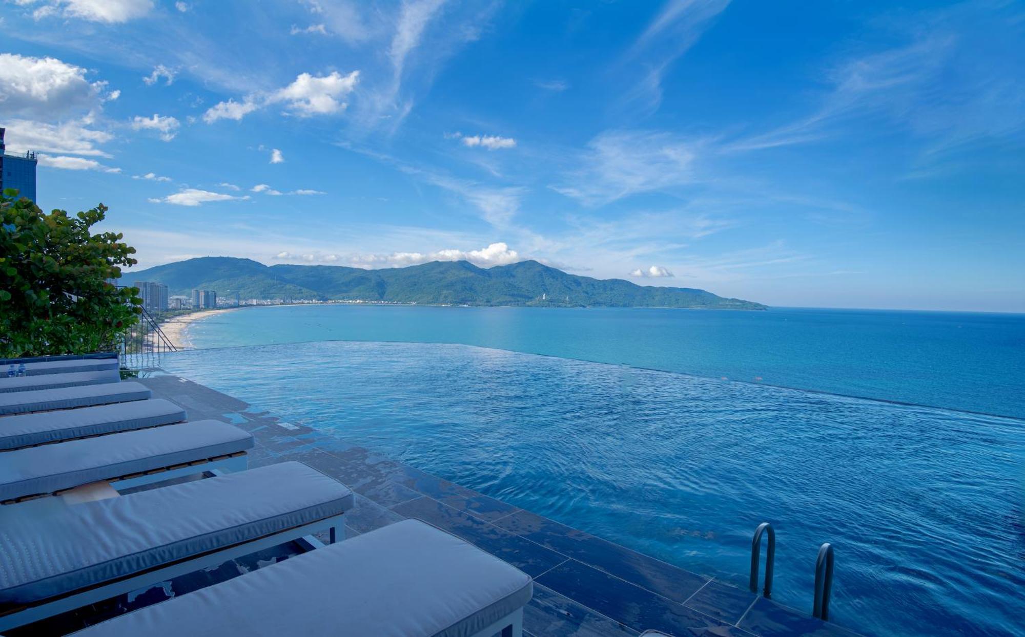 M Hotel Danang Экстерьер фото View of the Andaman Sea from the pool at the Patong Beach Club