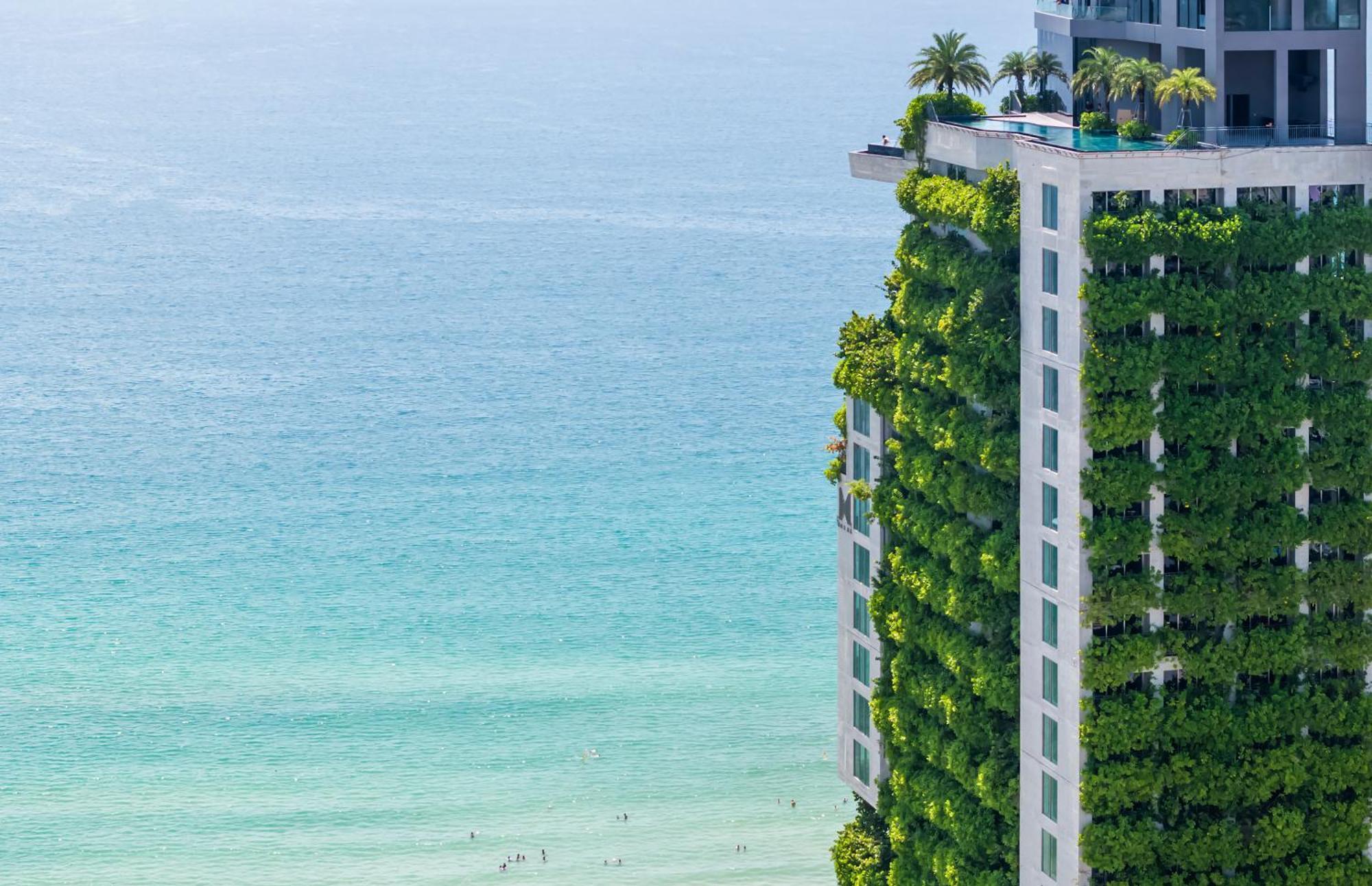 M Hotel Danang Экстерьер фото The vertical garden at The Ivy