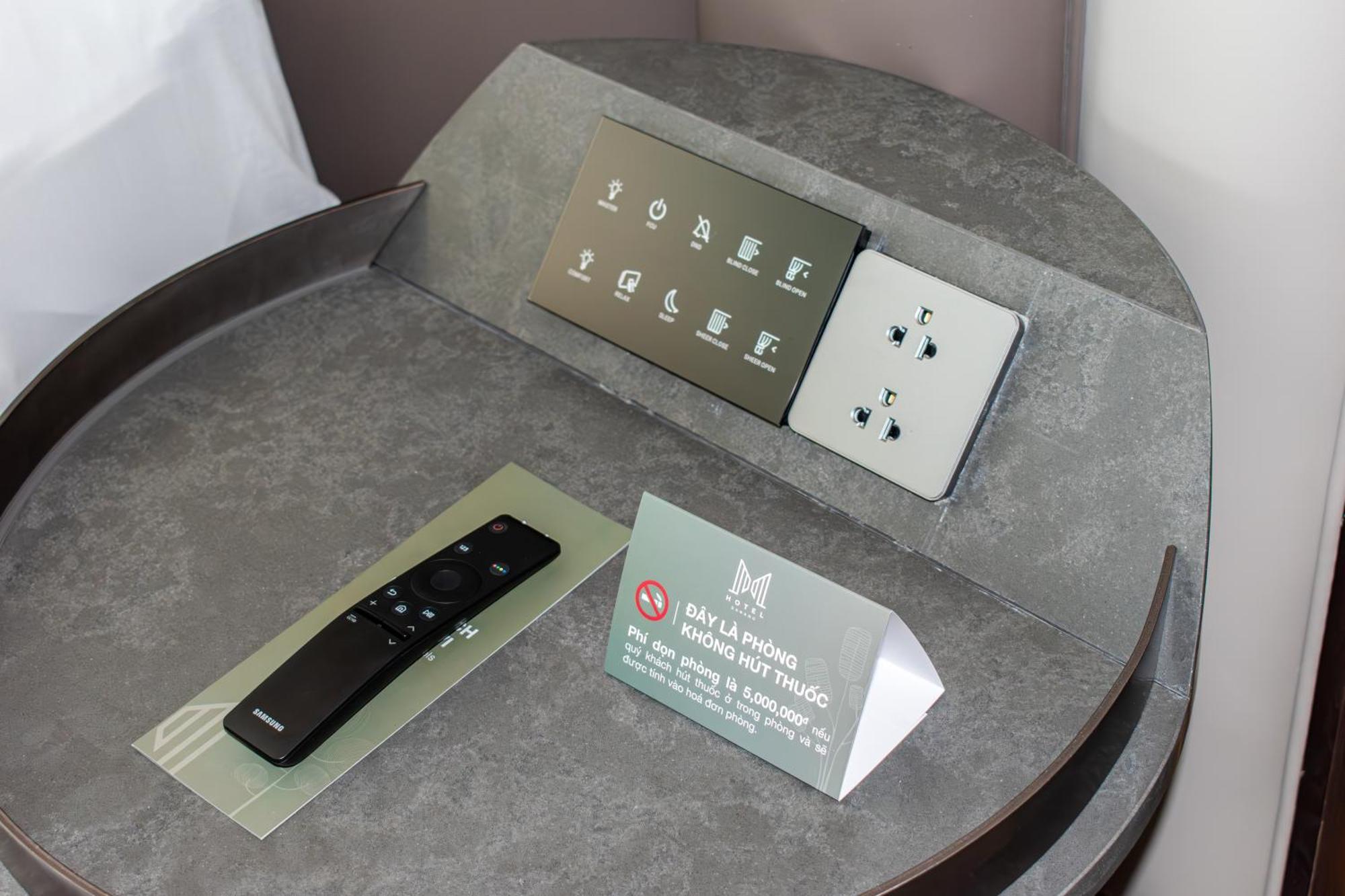 M Hotel Danang Экстерьер фото A room control panel